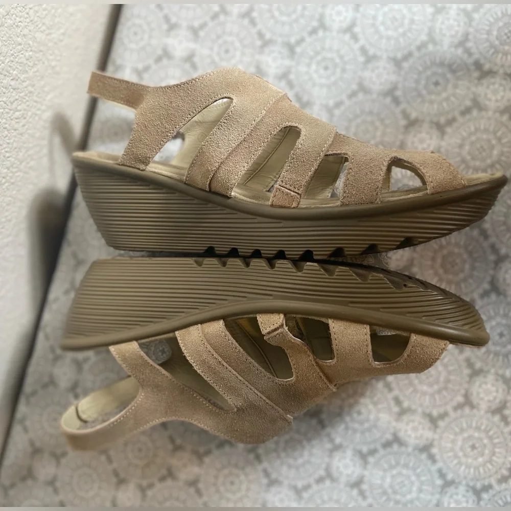 Skechers~Cut-Out~Tan~Suede~Slingback~Velcro Closure~Wedge~Sandals~Size 11